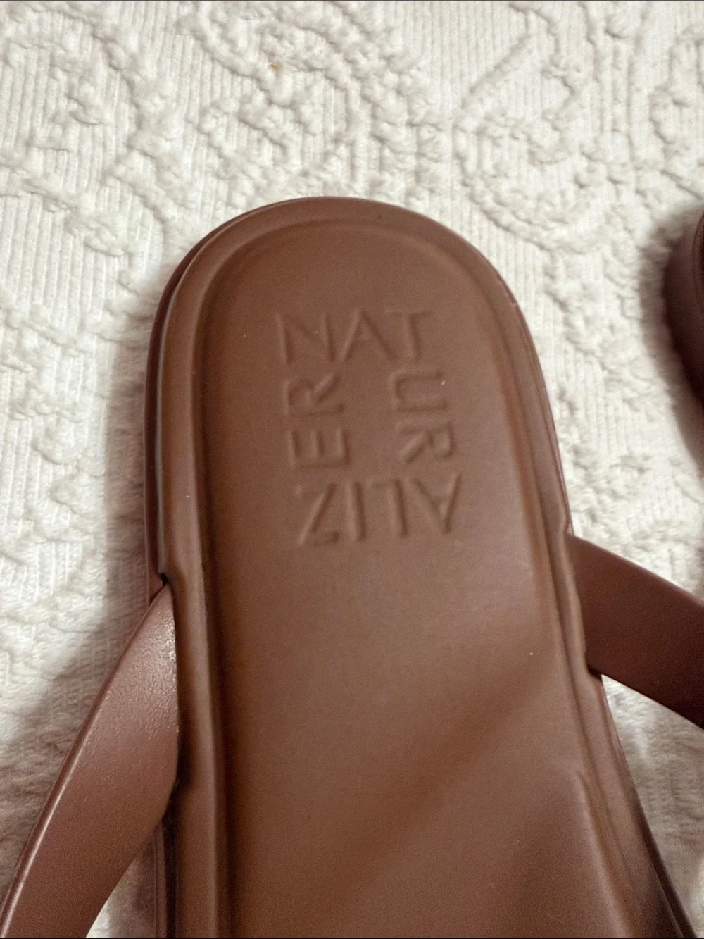 Naturalizer Size 7.5M Brown Textured Strap Flip Flop Sandals